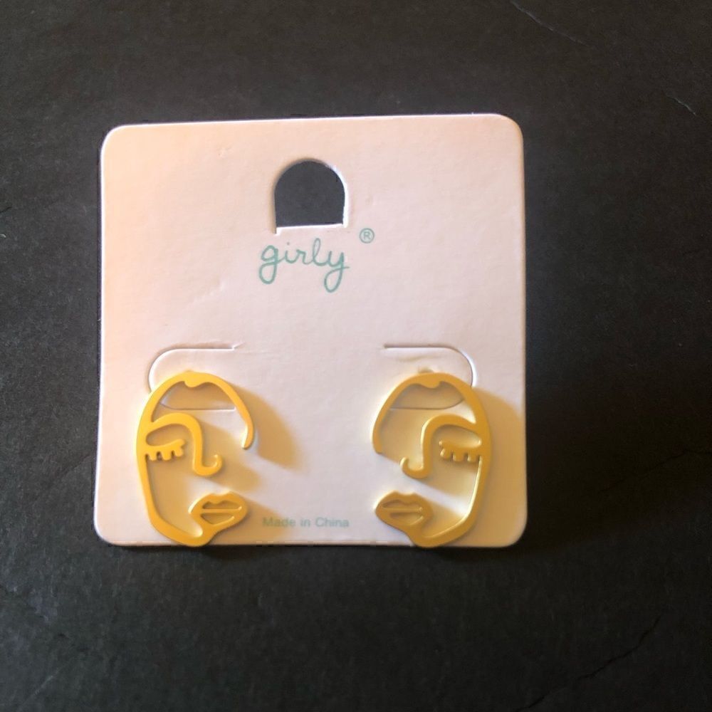 GIRLY Abstract Outline Stud Earring